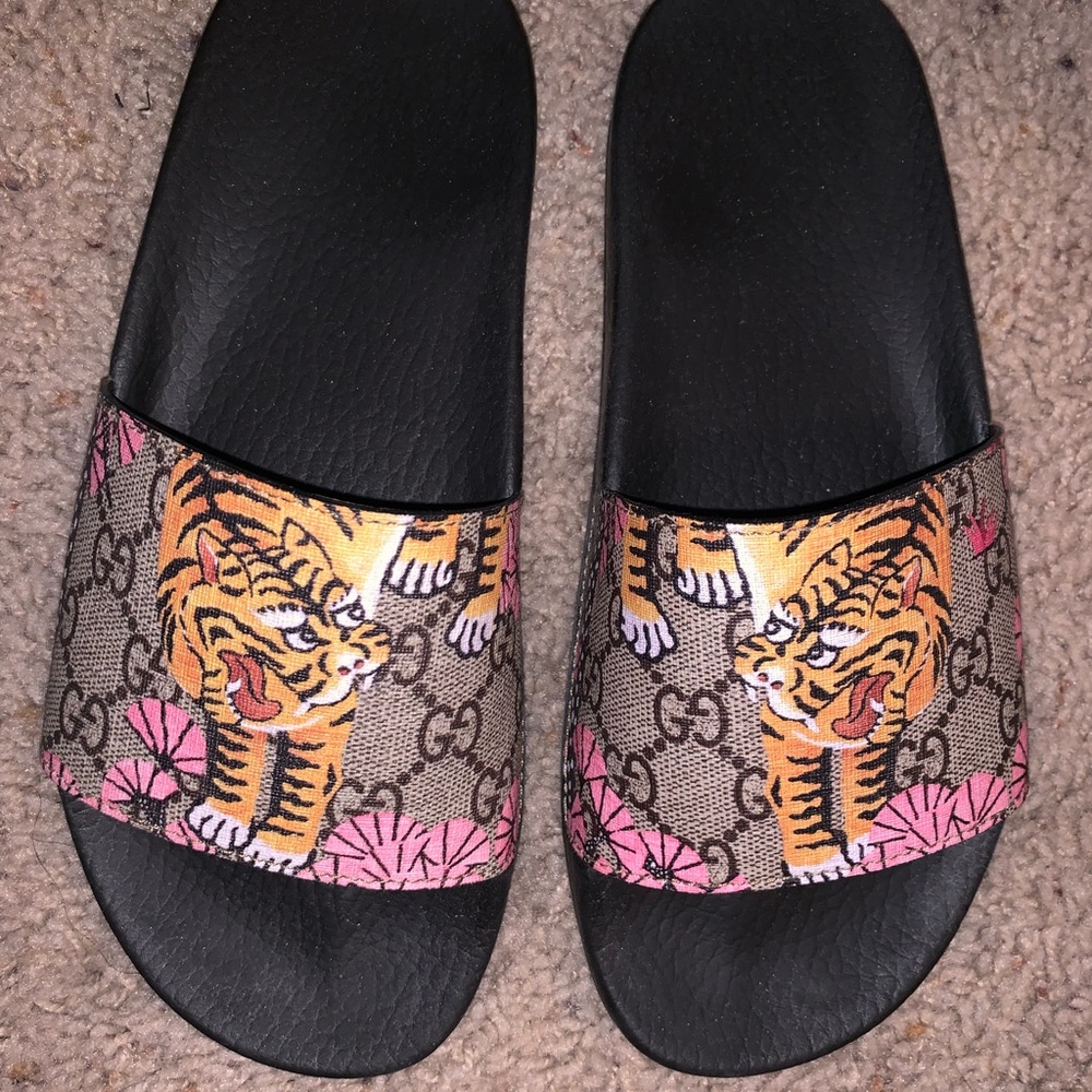 Gucci Supreme Women’s Bengal Tiger Slides🐯